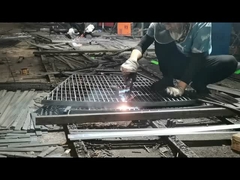 303 도보 통로 가연 안전 격리 안 슬리프 구멍 뚫린 계단 발판 금속 격리