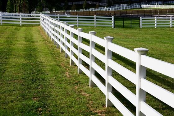 4 Rails Eco-Friendly Heavy-Duty UV-Resistant PVC Horse Fence